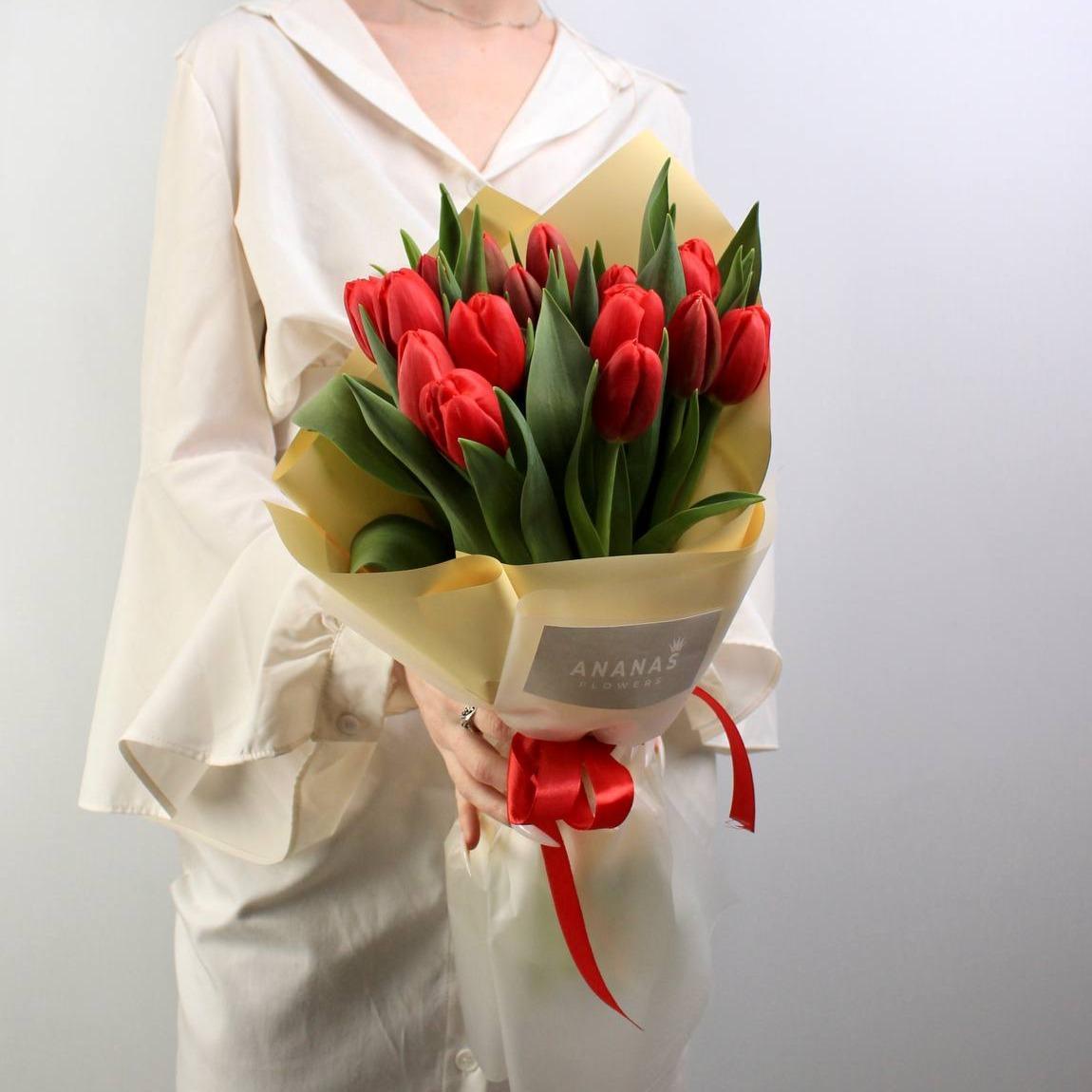 Букет из красных тюльпанов (в трех размерах)