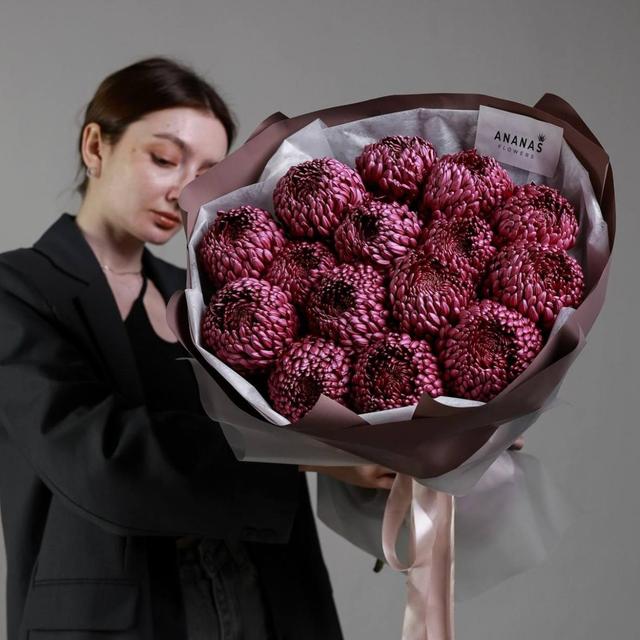 Монобукет из хризантем сорта Bigoudi Purple (в трех размерах)