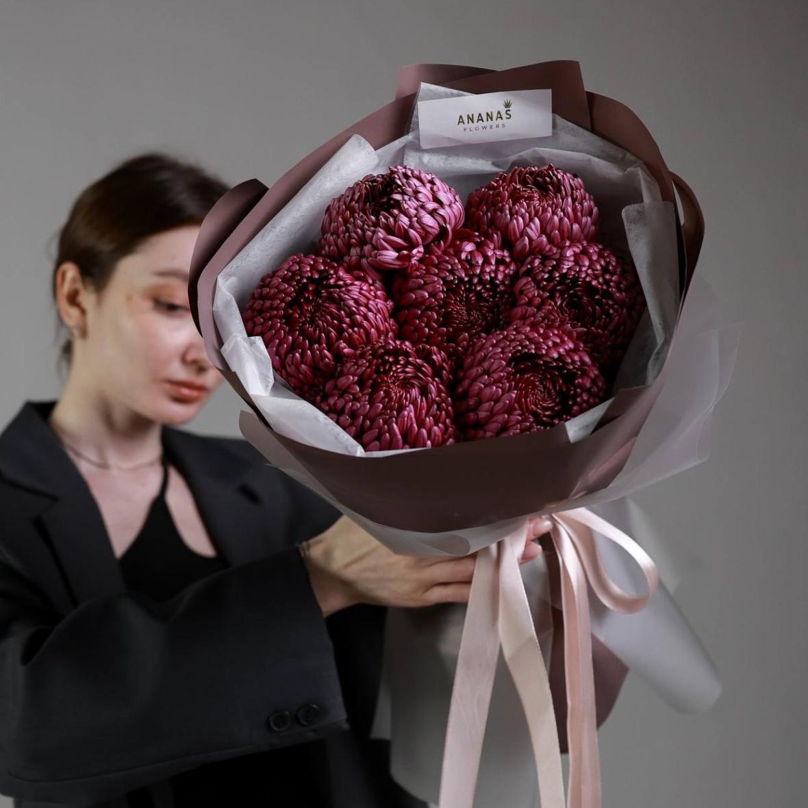 Монобукет из хризантем сорта Bigoudi Purple (в трех размерах)