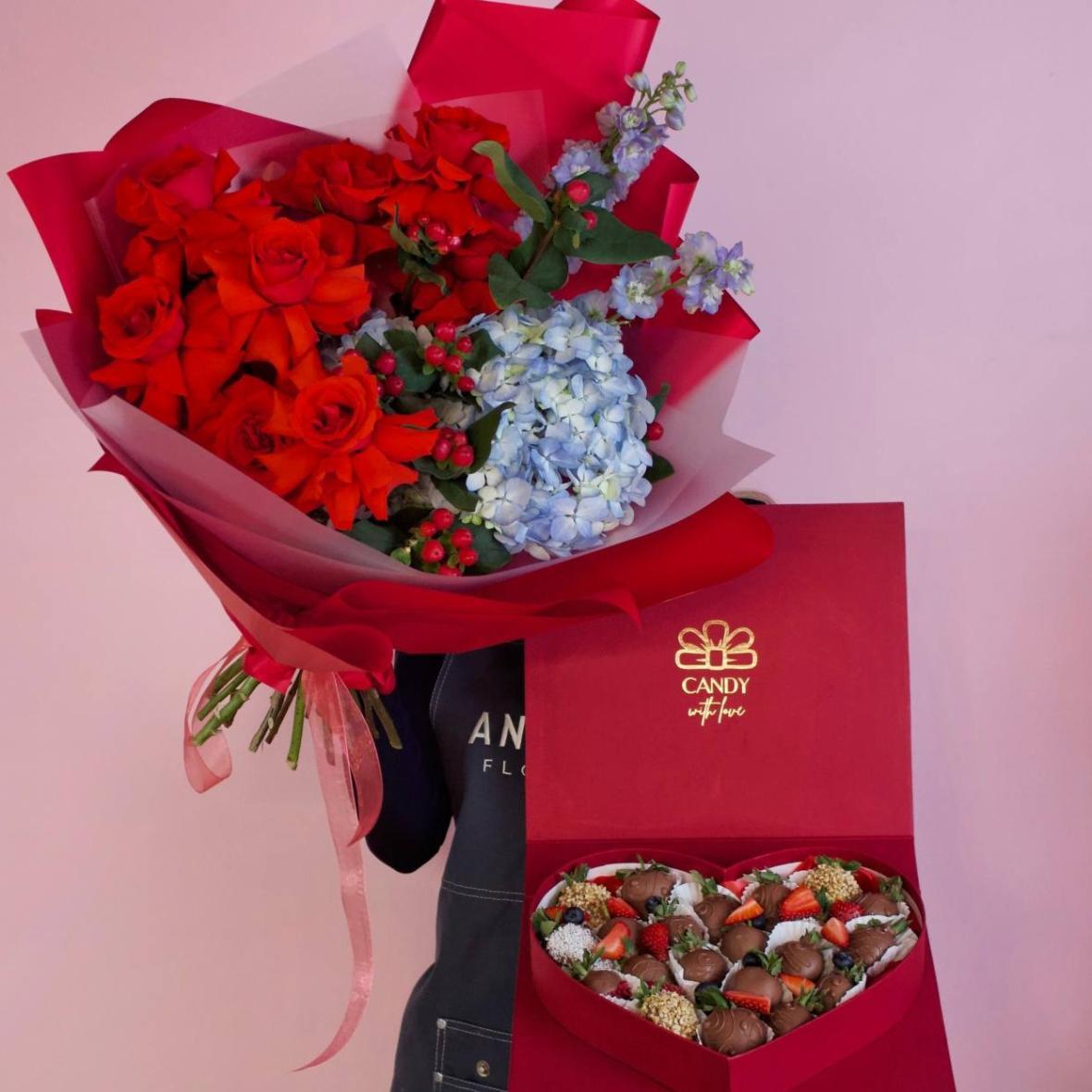 Сет №6 Авторский букет и набор клубники в шоколаде