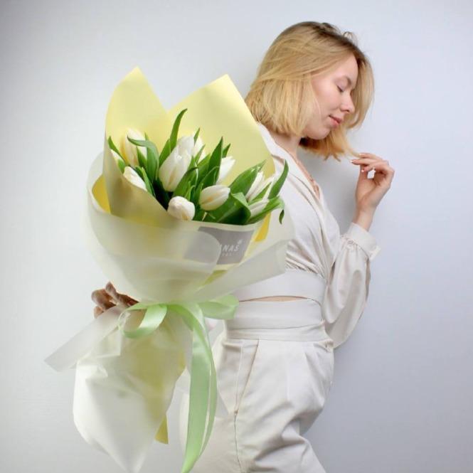 Букет из белых тюльпанов (в трёх размерах)