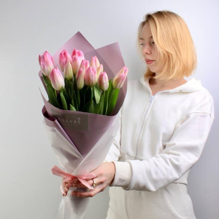 Букет из нежно-розовых тюльпанов (в трех размерах)