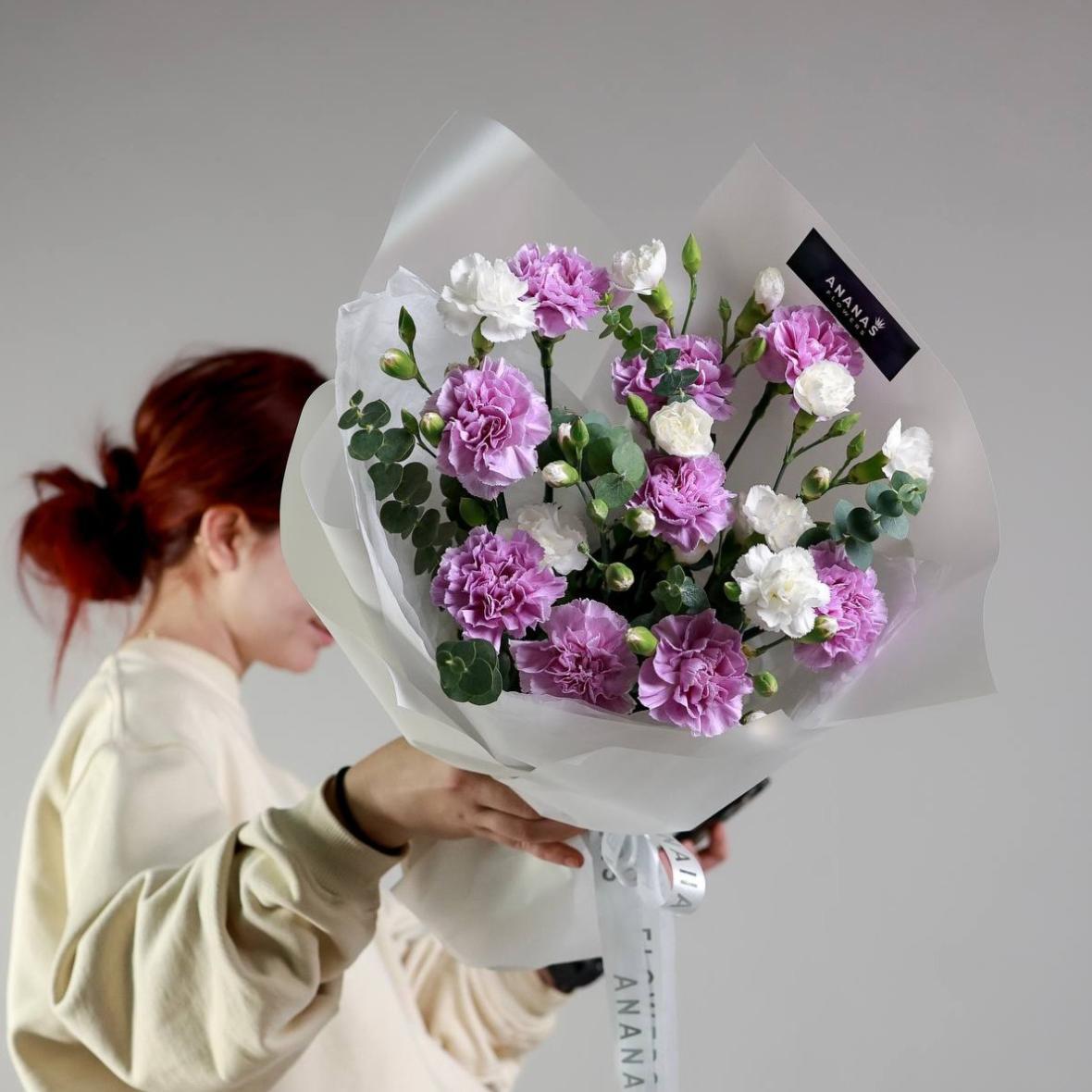 Монобукет с сортовыми диантусами Moon Aqua (в линейке в двух размерах)