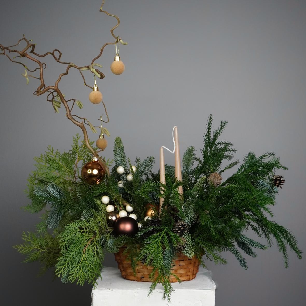 Лесная композиция в корзине