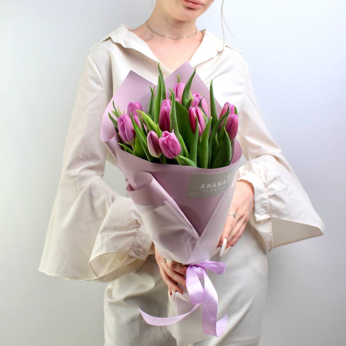 Букет из сиреневых тюльпанов (в трёх размерах)